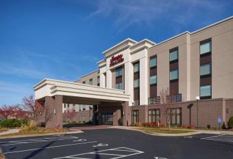 Hampton Inn & Suites Rogers has Balcony rooms