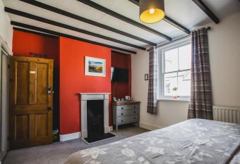 No8 Chepstow allows 18 year olds to book a room