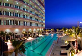 Staybridge Suites Yas Island Abu Dhabi, an IHG Hotel has Balcony rooms