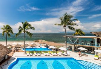 Villa Premiere Boutique Hotel & Romantic Getaway - Adults Only allows 18 year olds to book a room