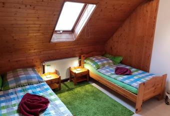 Dudu s G  stehaus allows 18 year olds to book a room