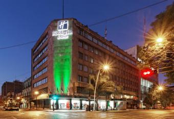Holiday Inn Hotel & Suites Centro Historico, an IHG Hotel has rooms with a private hot tub