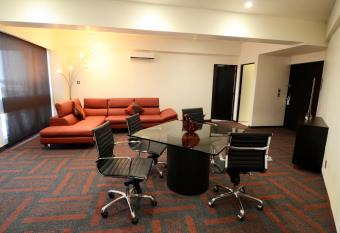 Holiday Inn Mexico Dali Airport, an IHG Hotel allows 18 year olds to book a room