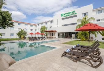 Wyndham Garden Playa del Carmen allows 18 year olds to book a room