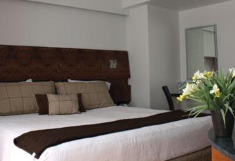 Hotel Roosevelt allows 18 year olds to book a room