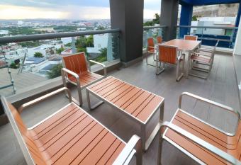 Holiday Inn Queretaro Zona Diamante, an IHG Hotel allows 18 year olds to book a room