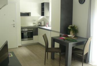 My Nest Accommodation has rooms with a private hot tub