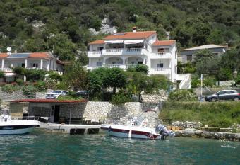 Apartment Sylvie has Smoking/Balcony rooms