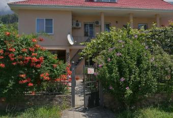 Guest House Villa Roza allows 18 year olds to book a room