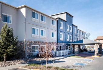 La Quinta by Wyndham Henderson-Northeast Denver allows 18 year olds to book a room