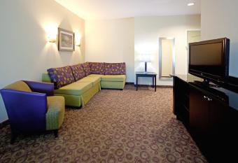 Holiday Inn Express & Suites Clemson - Univ Area has rooms with a private hot tub
