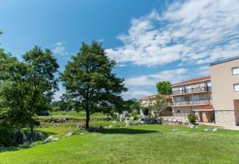 B&B Villa Ellena allows 18 year olds to book a room