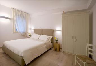 Casa Bortolin allows 18 year olds to book a room