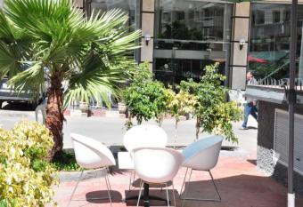 Lovely Modern Flat with Terrace, Casablanca allows 18 year olds to book a room