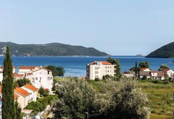 Arijana Accommodation has Balcony rooms