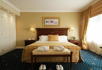 Emperador Hotel Buenos Aires has rooms with a private hot tub