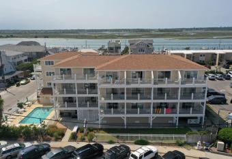 Sandpeddler Inn and Suites has Balcony rooms
