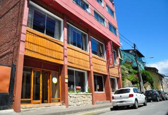 Marcopolo Inn Hostel Bariloche allows 18 year olds to book a room