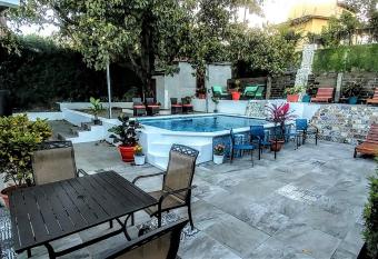 El Mirador Suites and Lounge allows 18 year olds to book a room