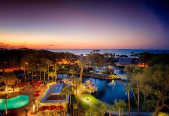 Sonesta Resort Hilton Head Island has rooms with a private hot tub