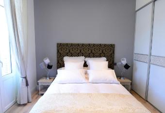 Bordeaux Design Apartments has Balcony rooms