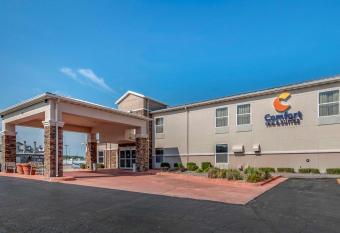 Comfort Inn and Suites Junction City - near Fort Riley allows 18 year olds to book a room