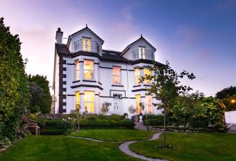 Rockleigh Place has Balcony rooms