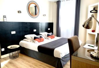 Hotel Jules allows 18 year olds to book a room