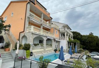 Apartments Martic Janja has Balcony rooms