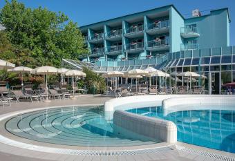Hotel Savoy has Balcony rooms