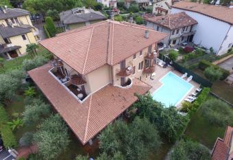 Hotel Chiara allows 18 year olds to book a room