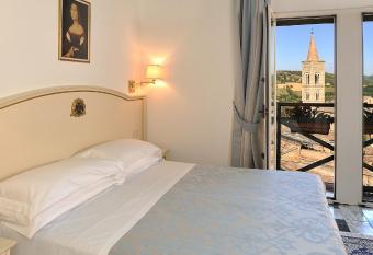 Hotel Raffaello - Self Check-in Free allows 18 year olds to book a room