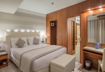 Hotel La Giocca has rooms with a private hot tub