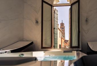 Palazzo Paruta & Wellness Suites has Balcony rooms