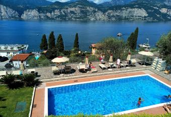 Hotel Capri has Balcony rooms