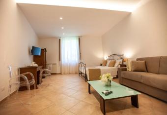 Il Carmine Dimora Storica has rooms with a private hot tub