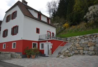 G  stehaus Scheer allows 18 year olds to book a room