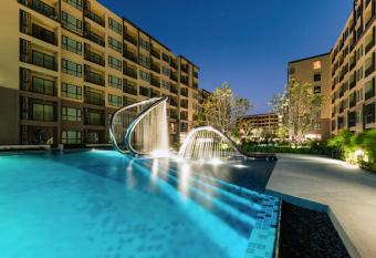 Rain by Lazy Sea Beach House has Balcony rooms