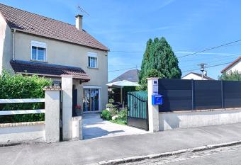 MaisonTevy has Balcony rooms