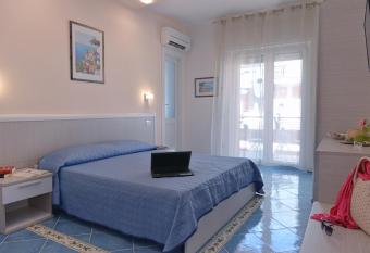 Acquamarine Maiori Amalfi Coast has Balcony rooms