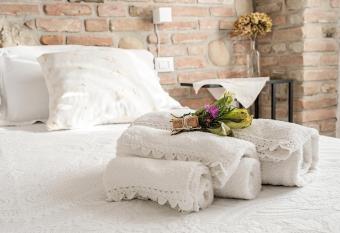 Villa Curte Nicia has Balcony rooms