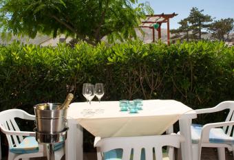 ART Apartment has Smoking/Balcony rooms