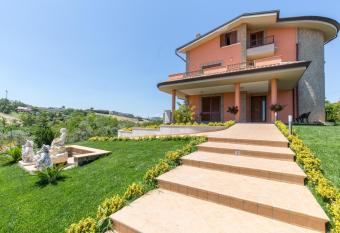 B&B Paradiso has Balcony rooms