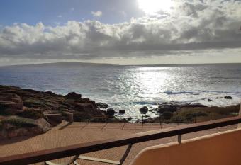 Hotel Lido Degli Spagnoli has rooms with a private hot tub