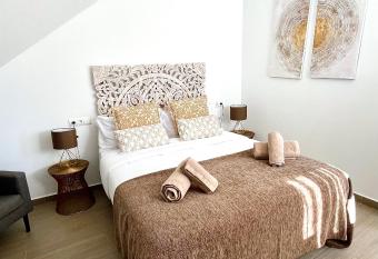 Hostal El Caprichito Marbella has Balcony rooms