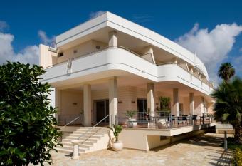 Residenza Del Mare has Balcony rooms