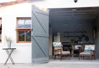 Avo&Oak Guesthouse has Balcony rooms