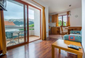 Marija Big & Comfortable has Balcony rooms