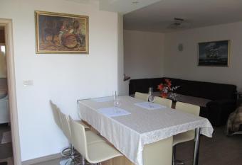 Apartment Kutlesa has Smoking rooms