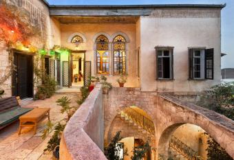 Fauzi Azar by Abraham has Balcony rooms